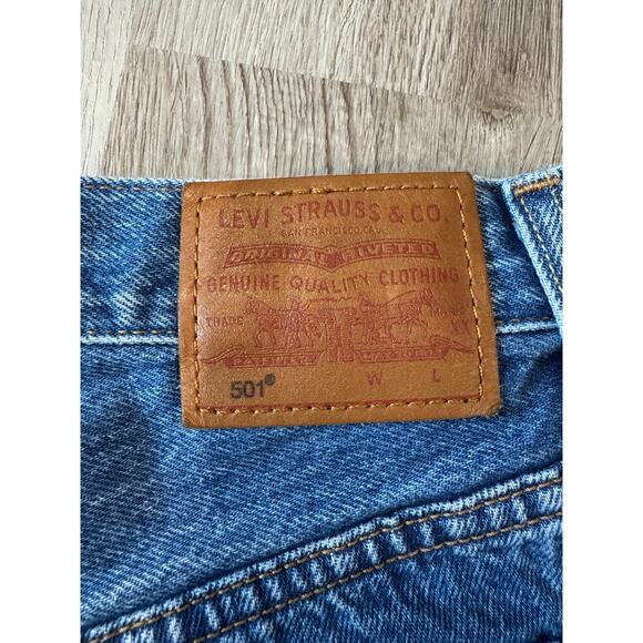 Levi’s Women's Denim Cut-Off Jean Shorts Frayed Raw Hem Button Fly Blue Size 26 - Picture 6 of 7